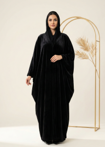 عباءة خليجية مخملية بقصة واسعة